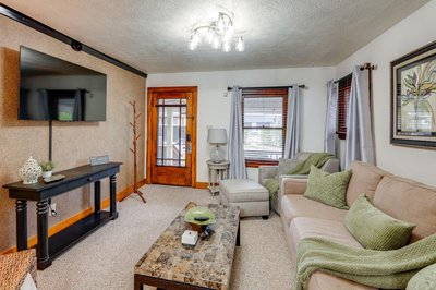 1 Mi to Akron Zoo: Ranch-Style Home w/ Yard!