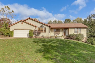 Work & Relax! Spacious Ontario Home w/ Pool