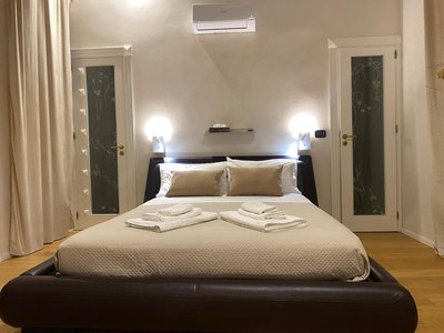 B&B Duca di Maqueda nel pieno centro dell citta' a 5 minuti dalla stazione degli autobus e dei treni