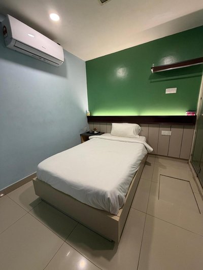 Pillows Plus City Top