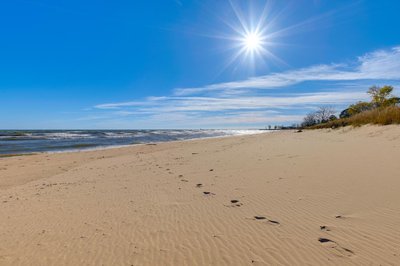 Pet Friendly! Steps to Beach - ‘Lakeview Cottage’