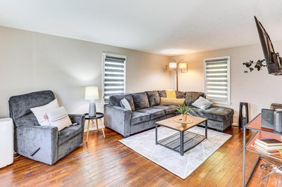 Cozy Home 4 Mi to YSU Campus: Penguins Welcome!