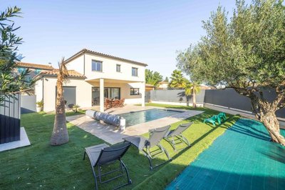 Villa équipée piscine 12 pers Beaucaire proche Nîmes Arles Camargue