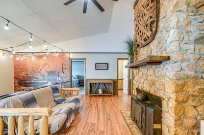 Relaxing Cabin Retreat w/ Games! Louisbug Hideaway