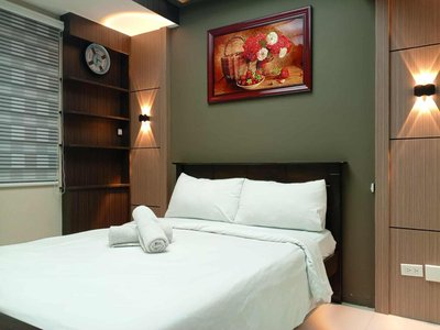 Cozy Manila Condo Retreat with Shared Pool