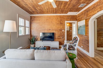 Walk to Downtown Tyler! Updated Historic Apt