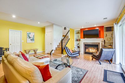 1 Mi to Centennial Park: Gem w/ Golf Course Views