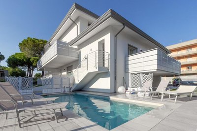 Modern flat with shared pool and terrace
