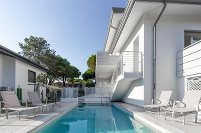 Elegant apartment with shared pool