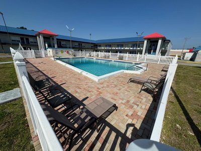 Englewood Inn & Suites