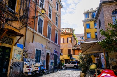 Elegantis Trastevere Comfortable Apartment in the Heart of Historic City