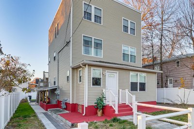 6 Mi to Dtwn New Haven Duplex with Shared Yard