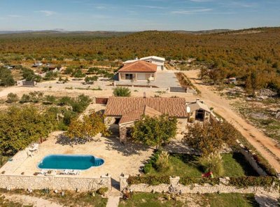 Holiday House Luka