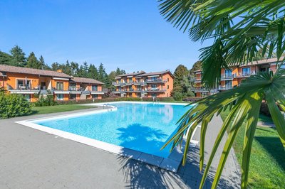 Blu Oltrelago Pool & Lake - Happy Rentals