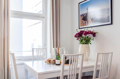 The Rheinsberger Mitte, 80m2, 2BR & Living Room, downtown location, Sleeps 6