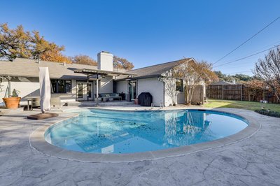 2 Mi to Galleria Dallas: Group Retreat w/ Yard! main