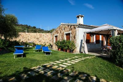 ISS Travel, Stazzu Fioritu - ground floor apartments with sea view