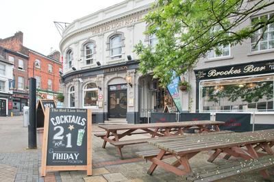 OYO The Red Lion Hotel