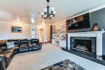 Walk to League Stadium: Huntingburg Family Home!