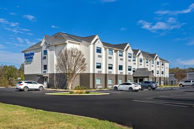 Days Inn & Suites by Wyndham Brandon Amphitheater