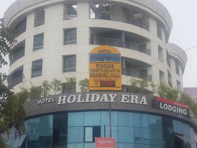Hotel Holiday Era Opposite Railway Station