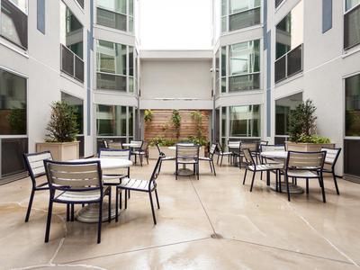 Fantastic Philly Fully Furnished Apartments