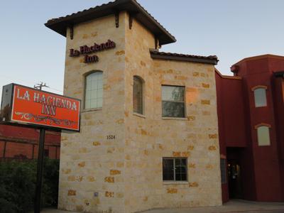 La Hacienda Inn near Alamodome & Riverwalk