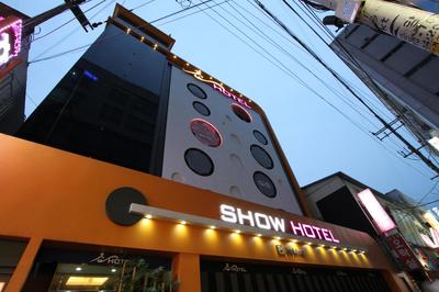 Show Hotel