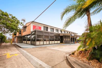 Nightcap at Camp Hill Hotel