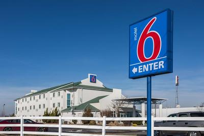 Motel 6 Dale, Indiana Near Holiday World and Splashing safari#Central Time #I64 Highway