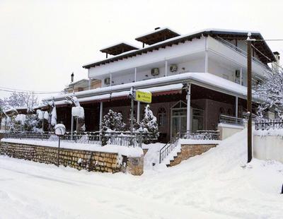 O FOTIS , Restaurant , Studios & Apartments
