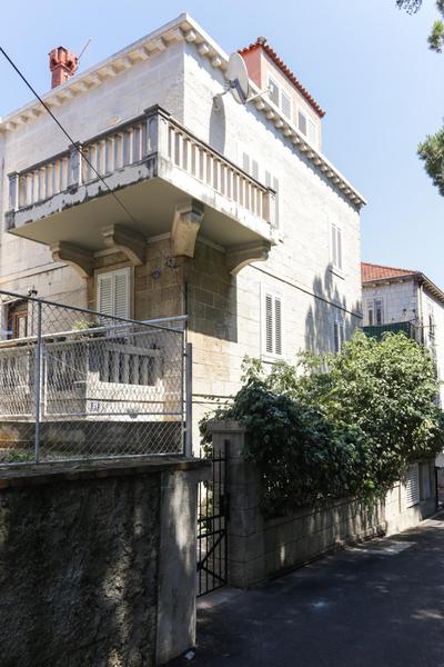 Stone House Apartment