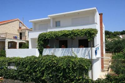 HVAR apartments 8 min to the beach