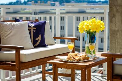 Lorelai Apartments