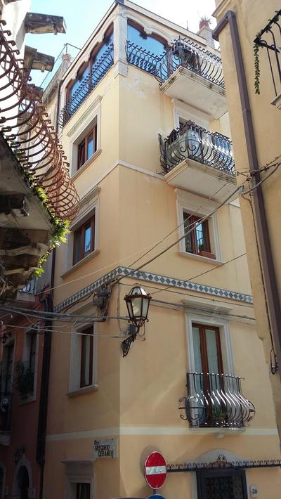 Taormina Rainbow House