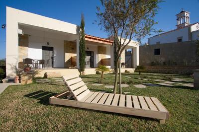 Agarathos Tradiitonal Apartments & Rooms with Pool Kaliviani -On the road to Balos