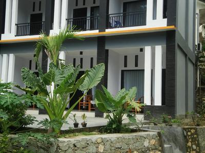 CF Komodo Hotel