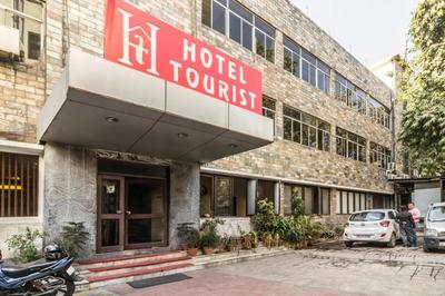 Hotel The Tourist - 1 min from New Delhi Railway Station