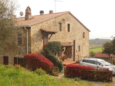 Tra lago e collina