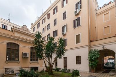 HC - Sunny Apartment in Testaccio!