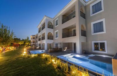 Bitzaro Grande Hotel & Suites