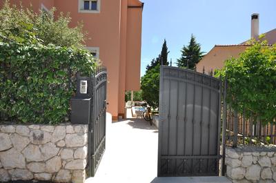 Poolside Paradise - A Hidden Gem in Split