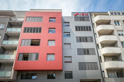 Modern Two-Bedroom Apartment, Free Garage Parking