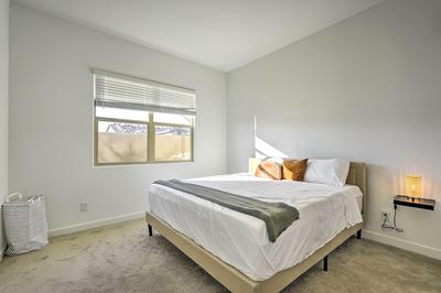 Phoenix Casita: 2 Mi to State Farm Stadium!