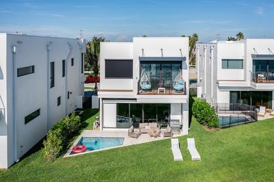 Harbor Island Beach Club by Villatel