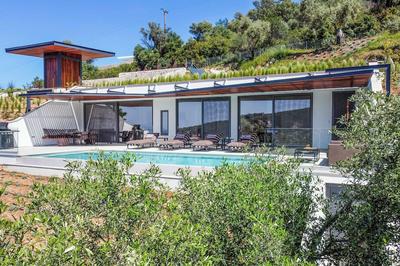 Villa Beyond the Horizon