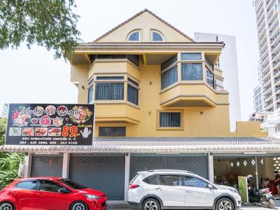 OYO 648 Ake Apartment