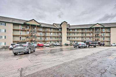 Pool Access & Lake Views: Camdenton Condo
