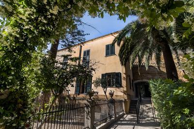 King Arthur's Houses