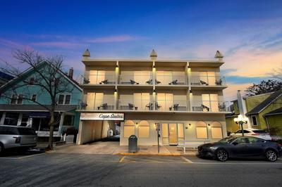 Cape Suites Room 3 - Free Parking! 2 Bedroom Hotel Room by RedAwning